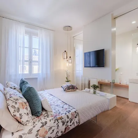 Elegant Retreat In The Heart Of Lucca Apartment *